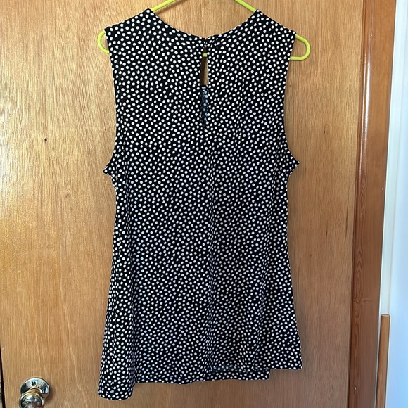 EUC sleeveless top with great drape - Picture 3 of 4